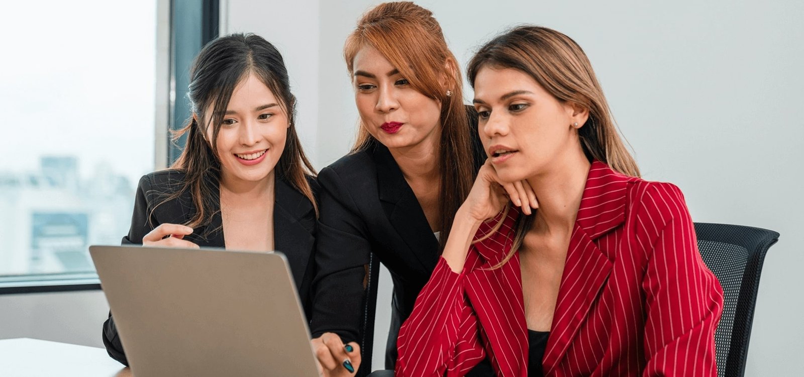 لدينا ! فريق متميز